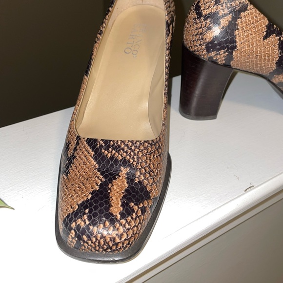 NINE WEST Snake Skin Leather upper with stacked heel - Picture 2 of 9